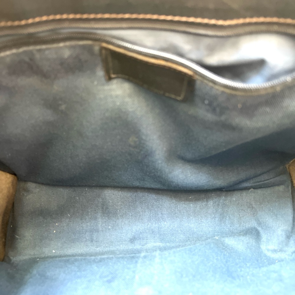 SOLD!!!
Vintage Dooney & Bourke Black Leather Shoulder Bag - Picture 6 of 8